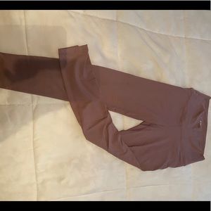 Echt Cropped leggings - scrunch butt, purple